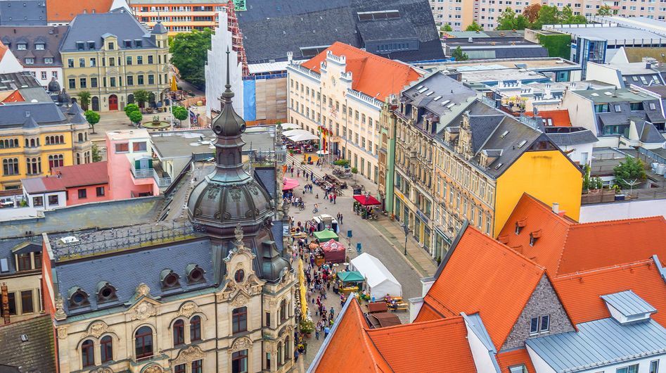 Ein Blick von oben auf die Straßen von Zwickau